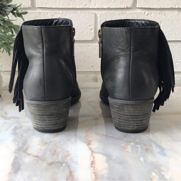 Clarks Gelata Flora Black Fringe Ankle Boots Leather Women's Size 8.5 - Picture 5 of 12